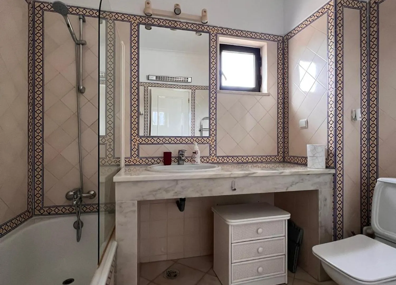 Luxury Modern T2 Ocean View - Free Parking - Pool Apartment Alvor