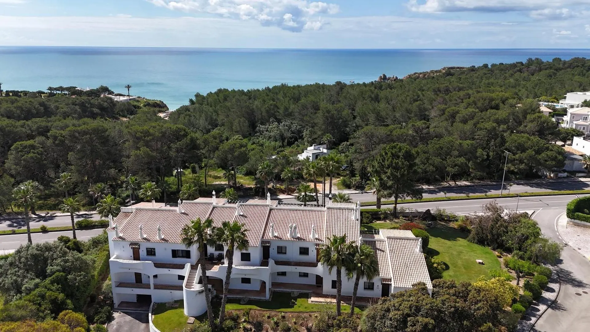 Luxury Modern T2 Ocean View - Free Parking - Pool Apartment Alvor 0*,  Portugal