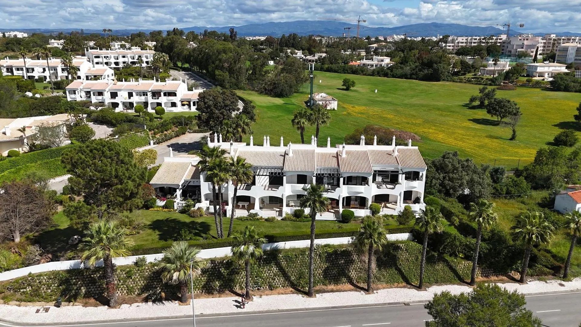 Luxury Modern T2 Ocean View - Free Parking - Pool Apartment Alvor Portugal