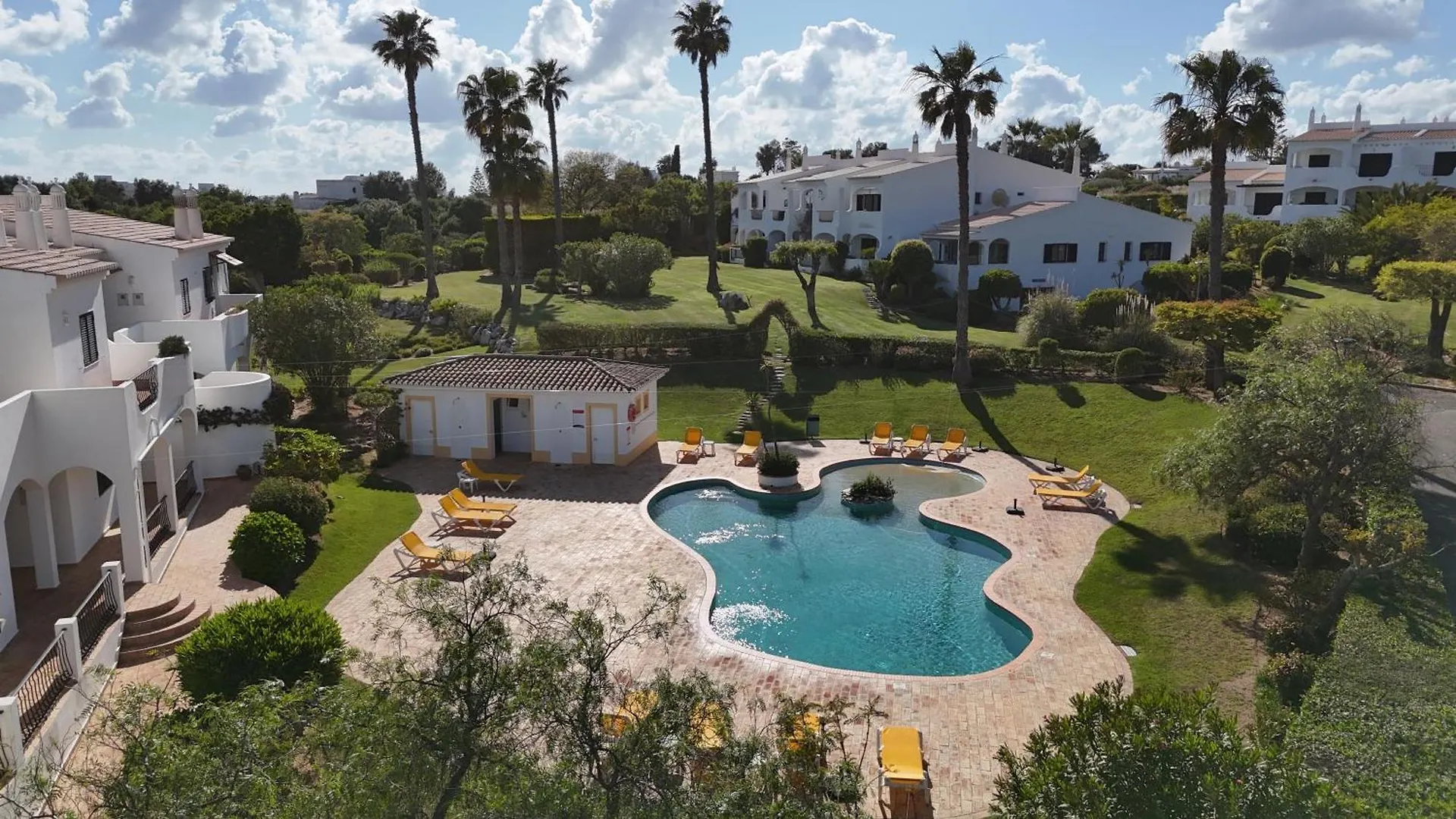 Luxury Modern T2 Ocean View - Free Parking - Pool Apartment Alvor